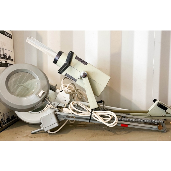 3 ADJUSTABLE LIGHTED MAGNIFYING LAMPS