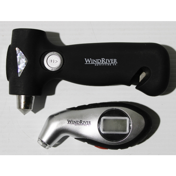 EMERGENCY HAMMER W/ DYNAMO FLASHLIGHT 