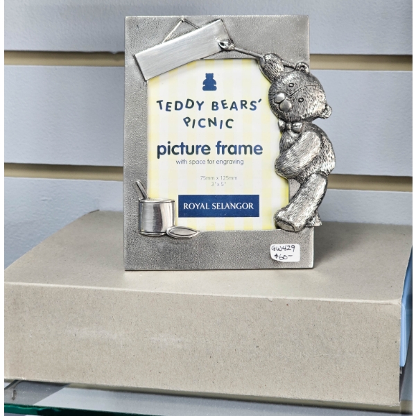 NEW PEWTER TEDDY BEARS' PICNIC PICTURE FRAME