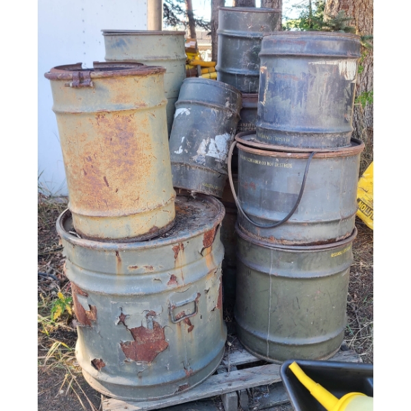 PALLET ASST MILITARY CONTAINERS / DRUMS