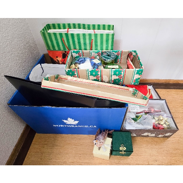 ASSORT. CHRISTMAS DECO & MORE