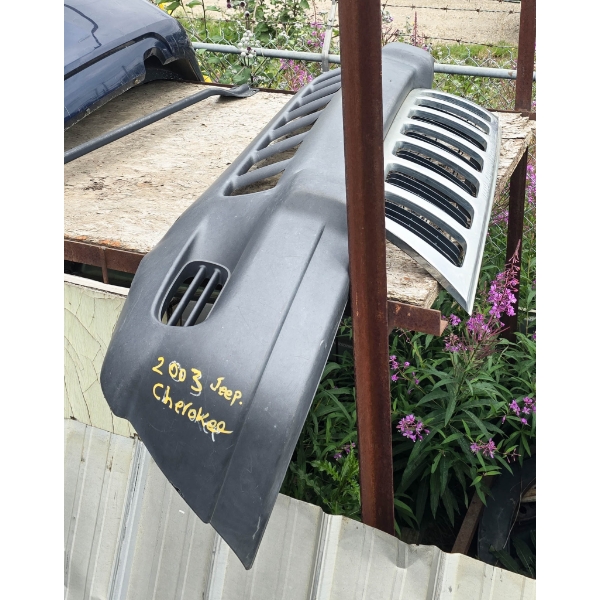 SALVAGED FRONT BUMPER FOR 2003 JEEP CHEROKEE