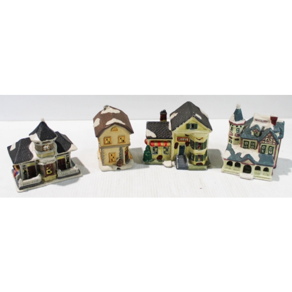 4 CHRISTMAS VILLAGE HOTEL ETC. LIGHT READY