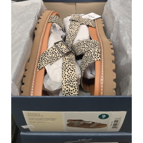 WOMANS ANNIKA SANDALS SIZE 9