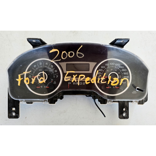 SALVAGE DASHBOARD FOR 2006 FORD EXPEDITION