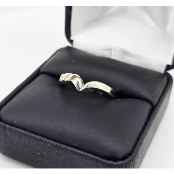 .925 SILVER SIZE 7 RING 