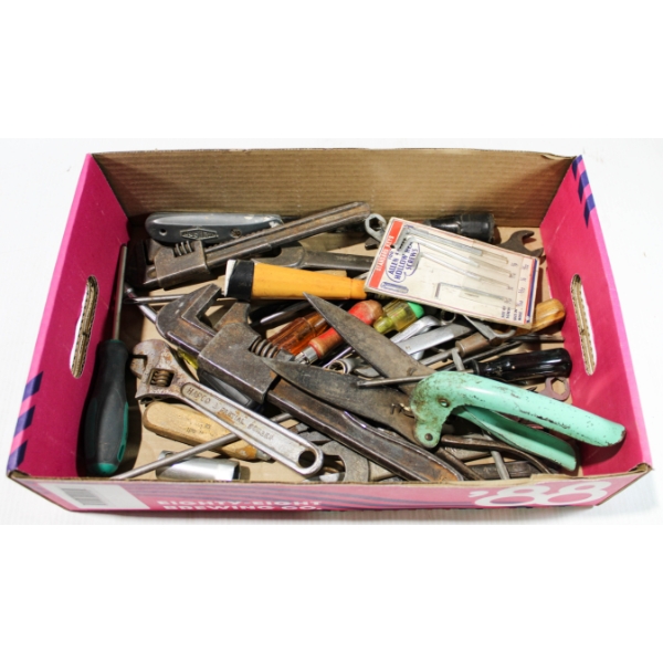 FLAT OF MISC VINTAGE TOOLS