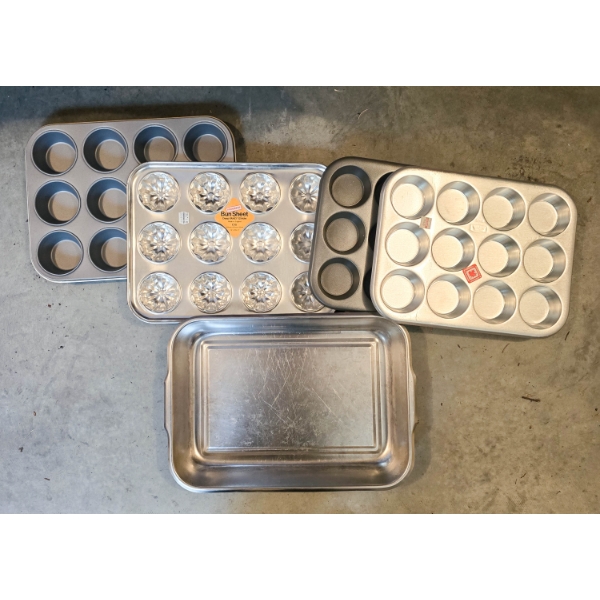 ASSORT. BAKING SHEETS / MUFFIN PANS