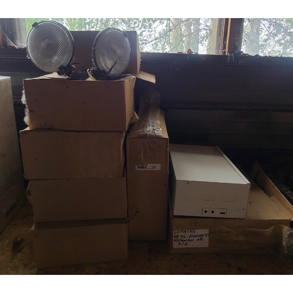 10 BOSCH HALOGEN 110 LIGHTS & ELECTRICAL BOXES