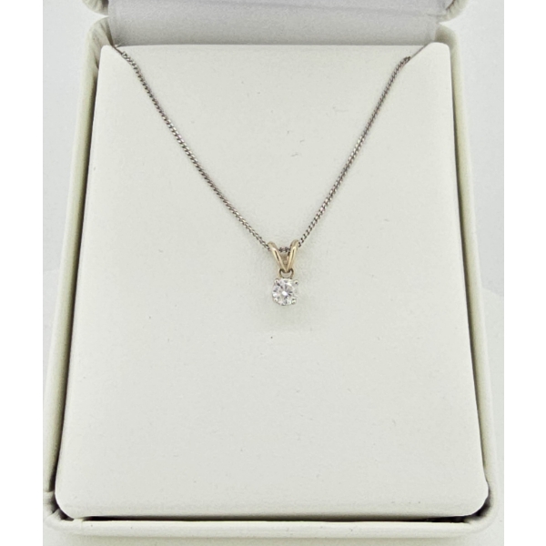 14K WHITE GOLD DIAMOND PENDANT 