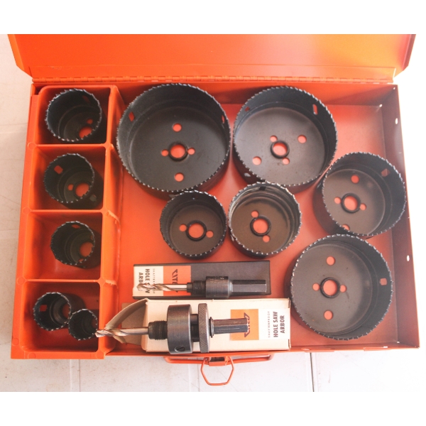 HOLESAW & ARBOR SET W/ STEEL STORAGE TRAY