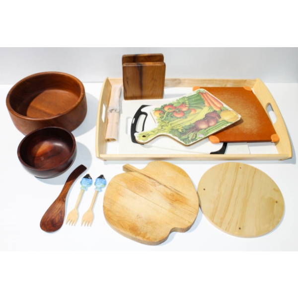 SERVING TRAY W/ WOODEN BOWLS NAPKING HOLDER ETC.