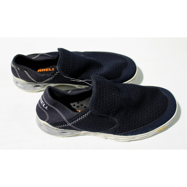 WOMEN'S MERRELL RUNNING SHOES - SIZE 6