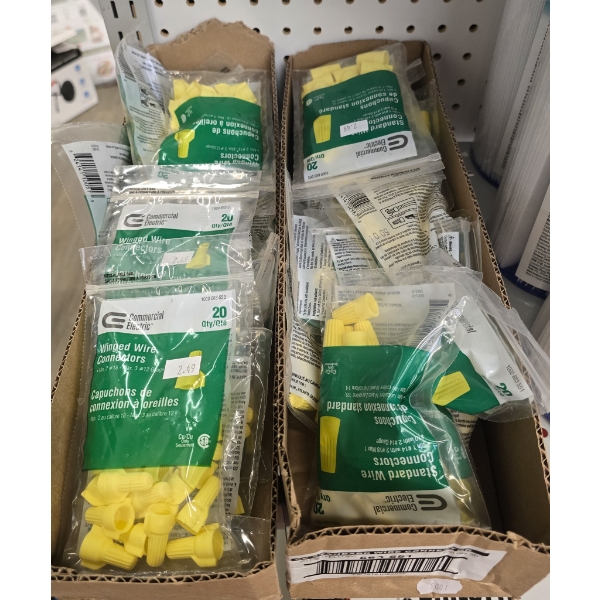 LOT OF WINGED WIRE CONNECTORS