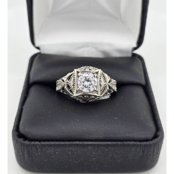 .925 SILVER DECORATIVE RING W/ CUBIC ZIRCONIA
