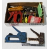 Image 1 : FLAT OF ASSORTED STAPLERS WITH STAPLES