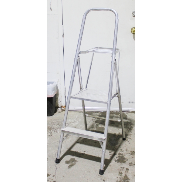 4 FT ALUMINUM PLATFORM LADDER