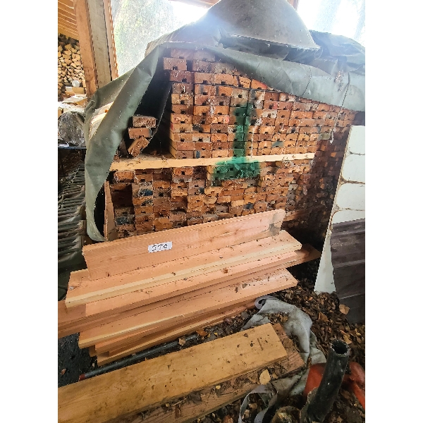 SHIPPING BOARDS & LUMBER ROUGHLY 1 CORD 