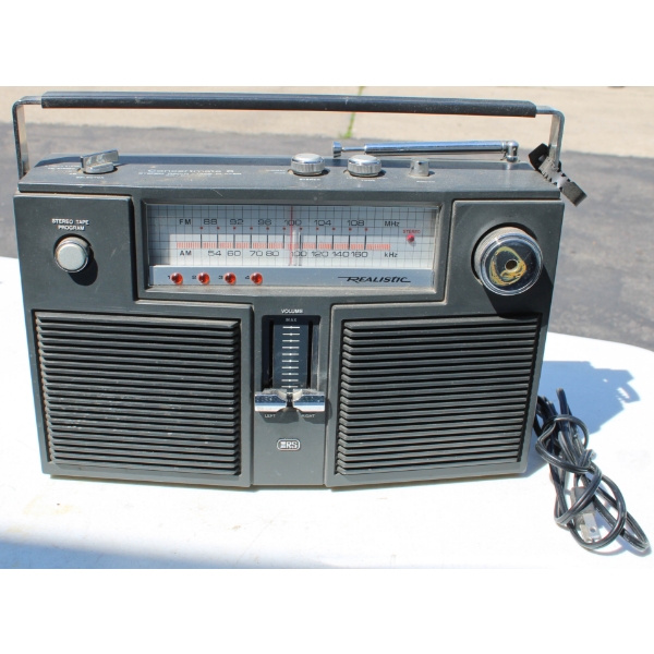 REALISTIC MODEL:14-920A AC/DC RECEIVER RADIO