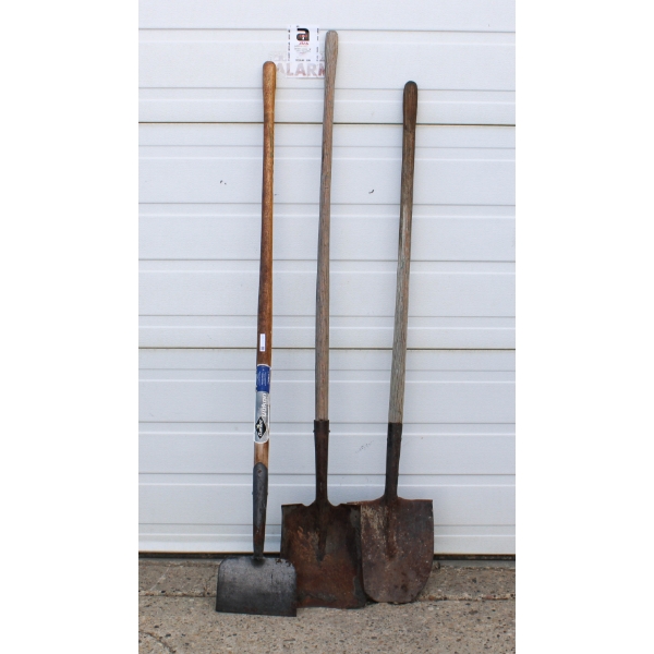 FLAT HEAD SPADE SHOVEL + GARANIT ICE SCRAPER