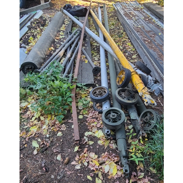 ALUMINUM & METAL TUBING W/ RUBBER MAT