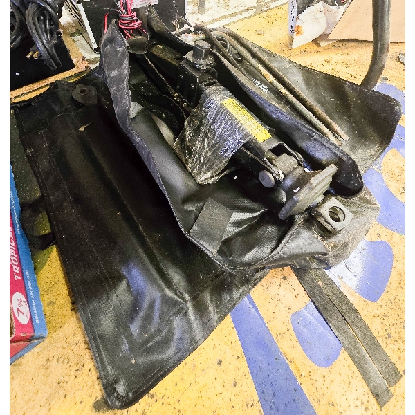 VEHICLE TIRE CHANGE KIT BAG