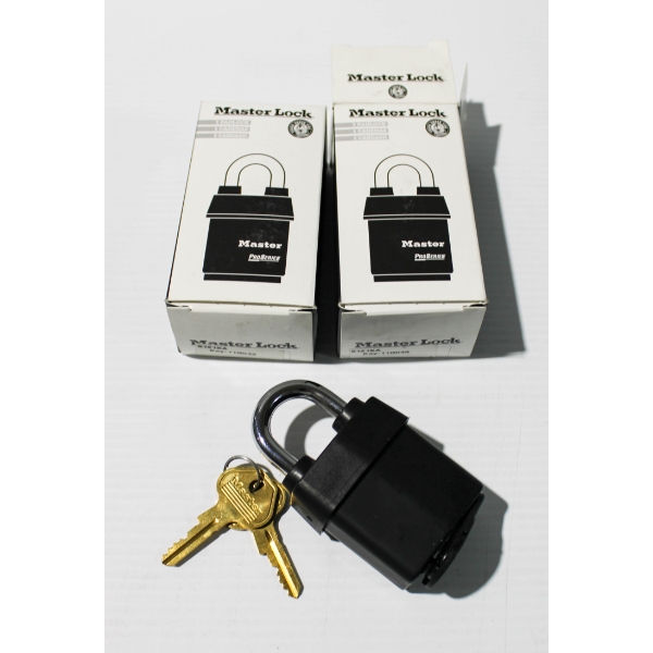 2 MASTER LOCK PRO SERIES 6121 PADLOCKS W/ KEYS