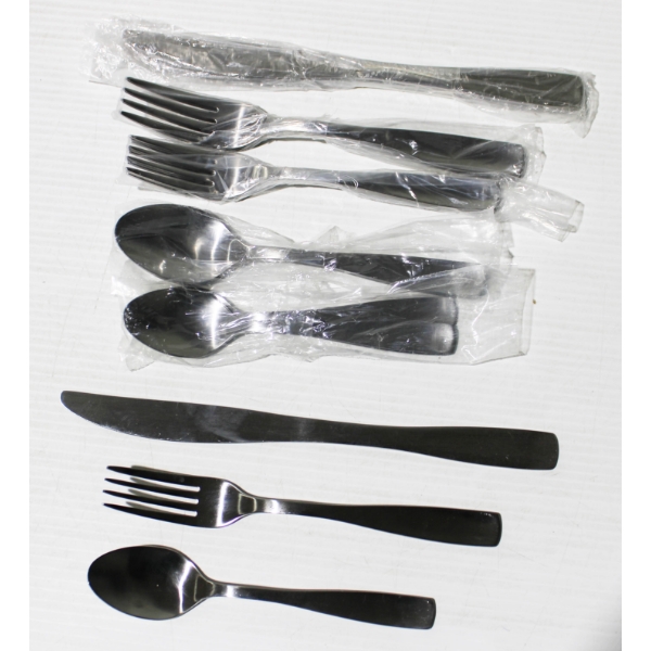 18PC STAINLESS FLATWARE SET