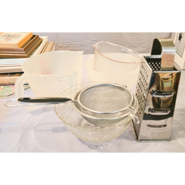ASSORT. KITCHEN ITEMS