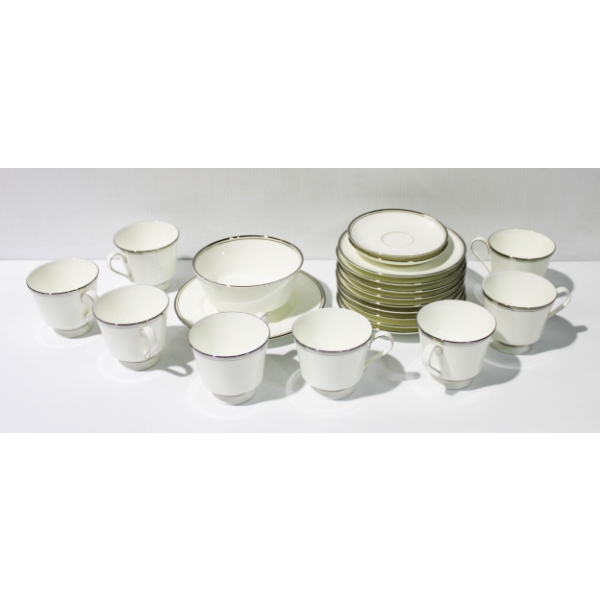 20 PCS MIKASA BONE CHINA TEA & DISH SET