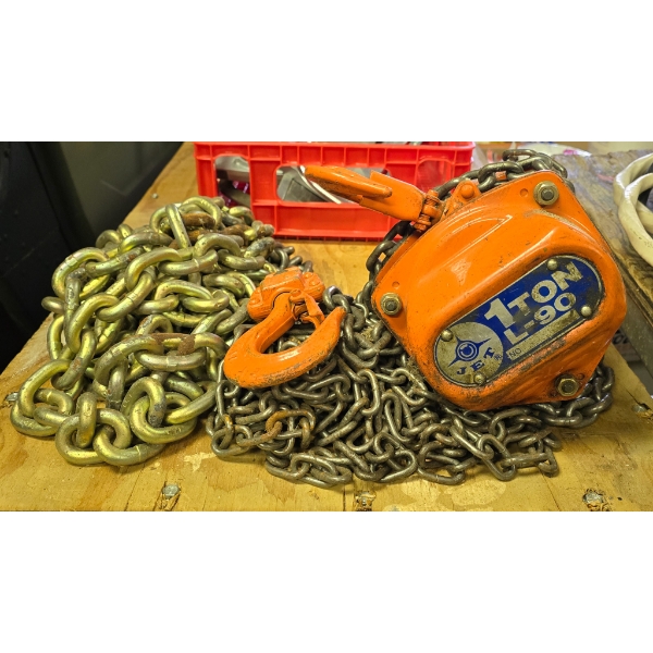 1 TON CHAIN HOIST WITH EXTRA CHAINS