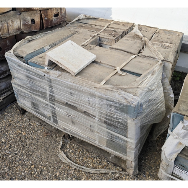 PALLET OF HIGH END DECO CORNER STONES FOR WALLS
