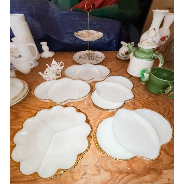 VINTAGE MILK GLASS SERVING DISHES & 2 SADLER MINI TEAPOTS