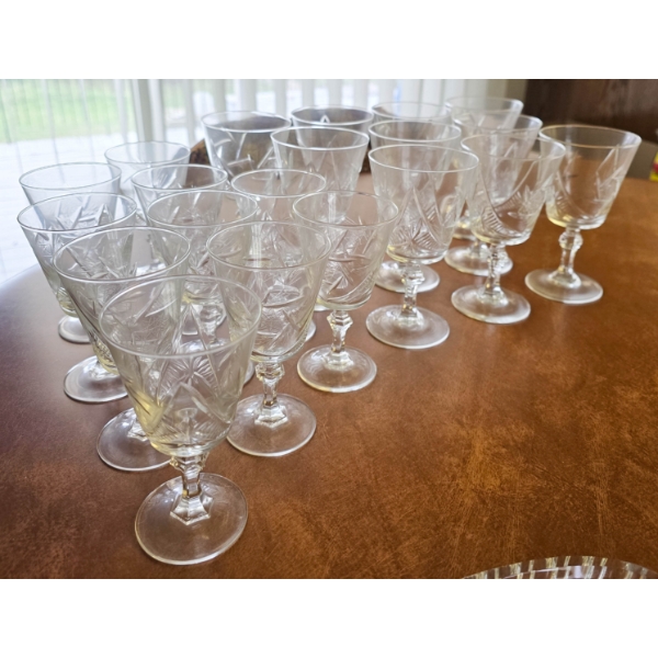 PIN WHEEL CRYSTAL DRINKING GLASS SET