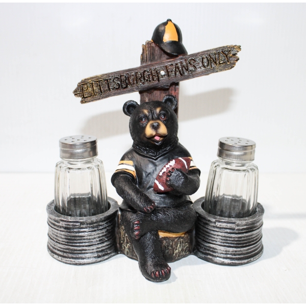 NEW SALT & PEPPER SHAKERS W/ BEAR DISPLAY