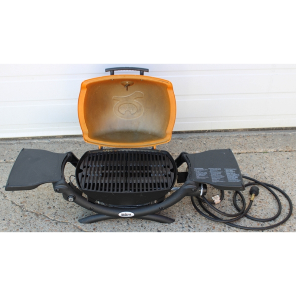 PORTABLE WEBER PROPANE BBQ W/ HOSE & REGULATOR