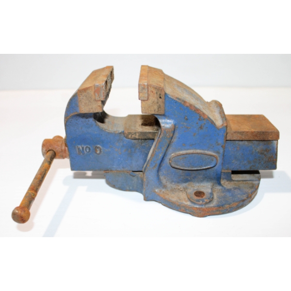 NO. 0 BENCH VISE - 2.5" JAWS - WORKING 