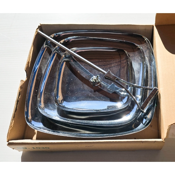 MILBURN CHROME THREE TIER TID BIT SERVING TRAY