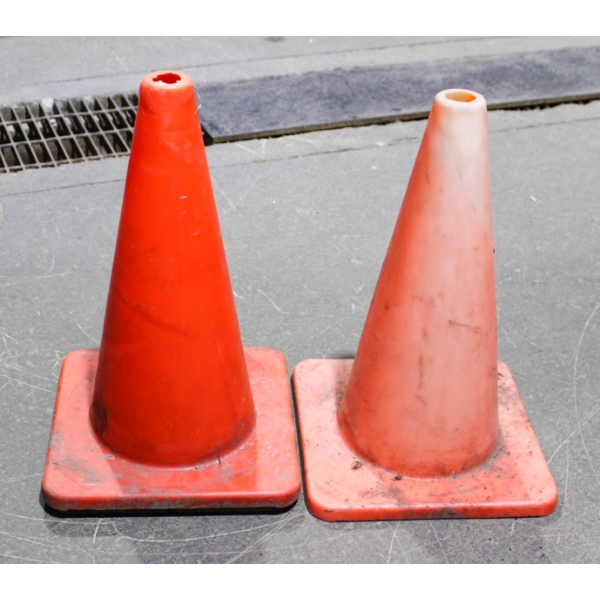 2 X 19"H SAFETY PYLON CONES