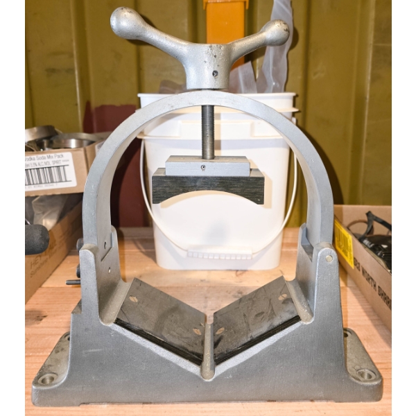 HEAVY DUTY PIPE VISE