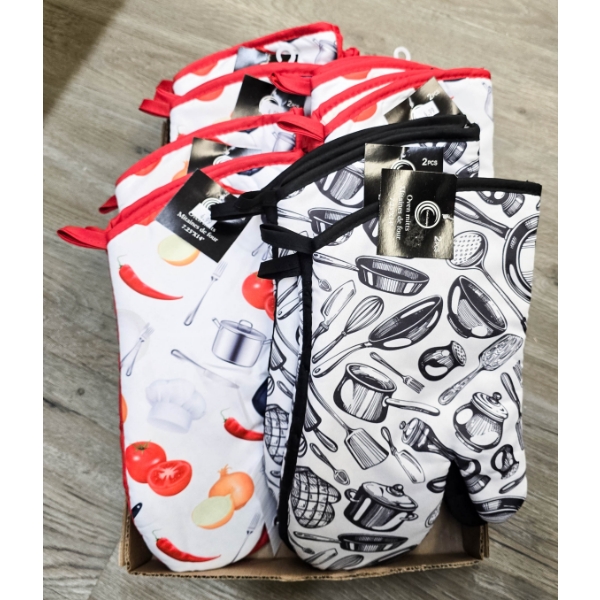 OVEN MITS AND POT HOLDERS