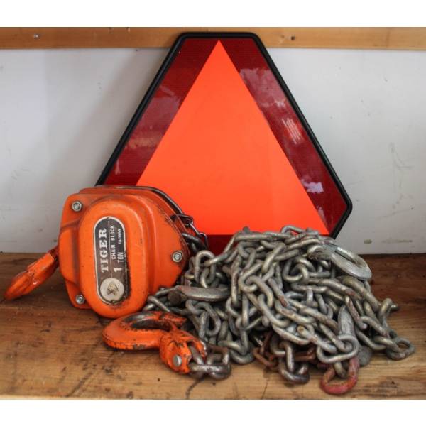 1 TON TIGER CHAIN BLOCK HOIST & ROAD SAFETY REFLECTIVE SIGN