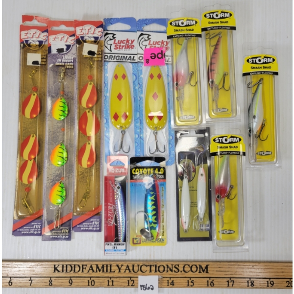 LOT OF 12 - FISHING LURES - INCL ETIC & LUCKY STRIKE, ETC