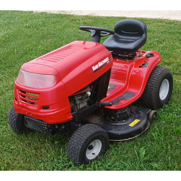 YARD MACHINES LAWN TRACTOR - WORKING 