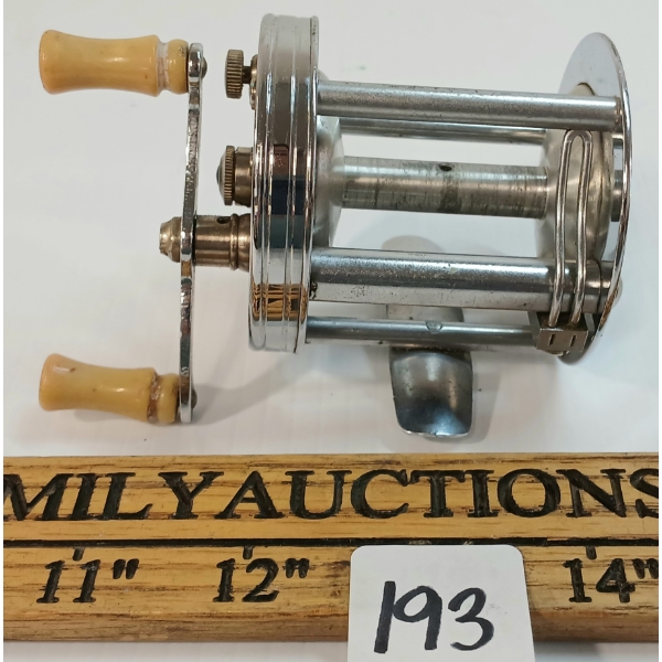 PFLUEGER TRUMP FISHING REEL NO. 1943 - MID 20TH CENTURY