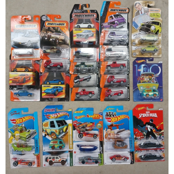 LOT OF 30 - HOTWHEELS / MATCHBOX - 1966 BAT BOAT, EVIL TWIN - SPIDER-MAN, ETC