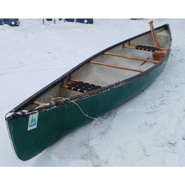 NORTH WOODS 16FT FIBRE GLASS CANOE W/ PADDLES