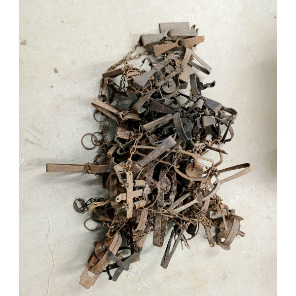 QTY OF DECORATIVE TRAPS