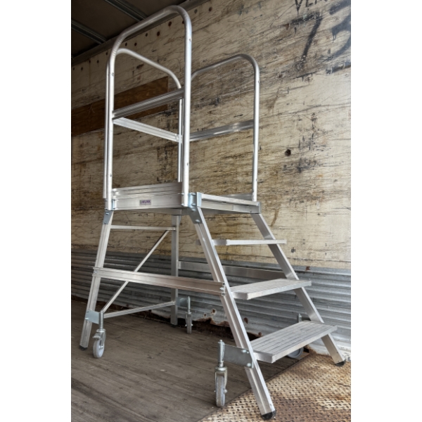 MUNK ALUMINUM SHOP LADDER