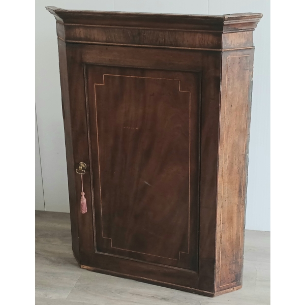 GEORGIAN CORNER CABINET